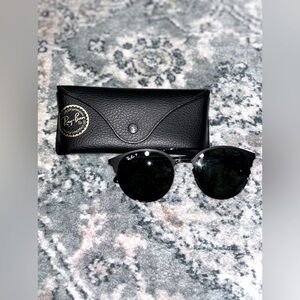 Ray Ban polarized sunglasses! Like new!